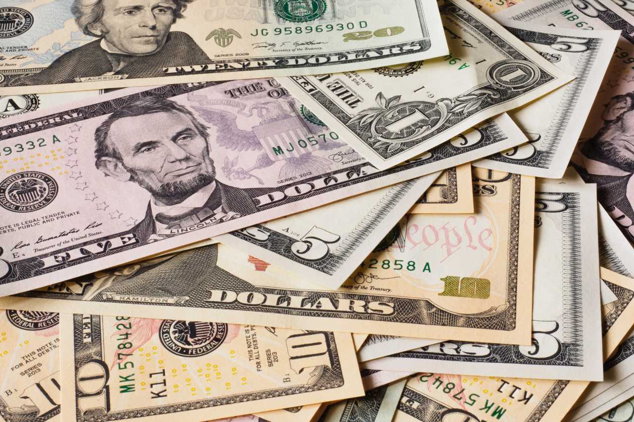 BREAKING: Dollar Sustains Gains as Investors Adjust Vaccine Expectations
