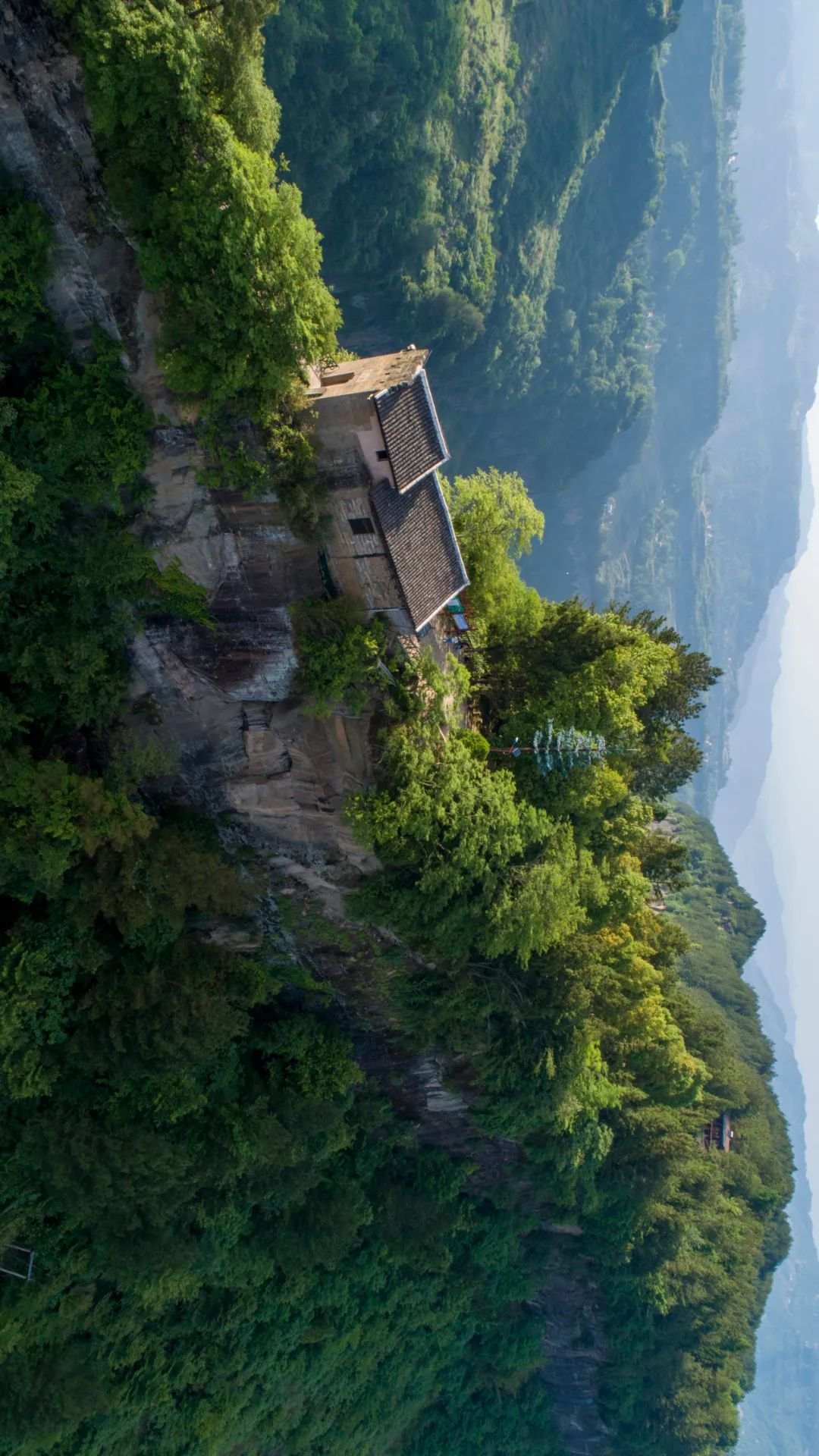 湖北“最仙”的地方,为何一身重庆味儿?