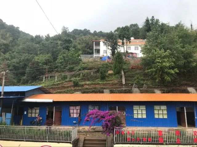 公益担当无止境，ATFX连续三年投身“与爱同行·关爱小学”公益活动