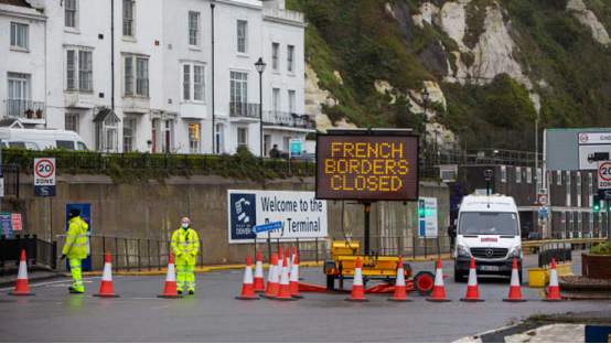 英国发现新冠病毒的变异：可能更容易感染儿童 英国目前处于孤立状态，1500辆卡车滞留在边境