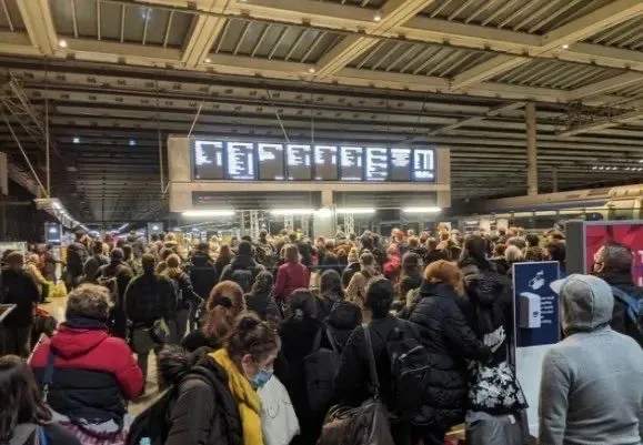 新毒株已在英国失控！伦敦封城上演“大逃离”，法、意、荷、比等多国紧急宣布应对措施