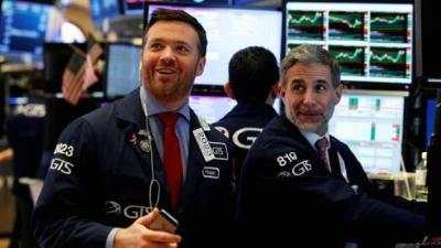 Chỉ số Dow Jones tiếp tục tăng 200 điểm mặc cho báo cáo kết quả việc làm không như kỳ vọng