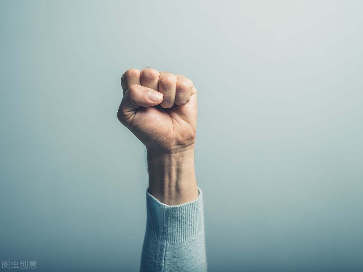 汇查查：做交易出现亏损时，应该坚持还是放弃？