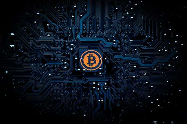 UOB: Bitcoin có phải là nguyên nhân chính dẫn đến cuộc ‘thảm sát’ trên thị trường vàng?