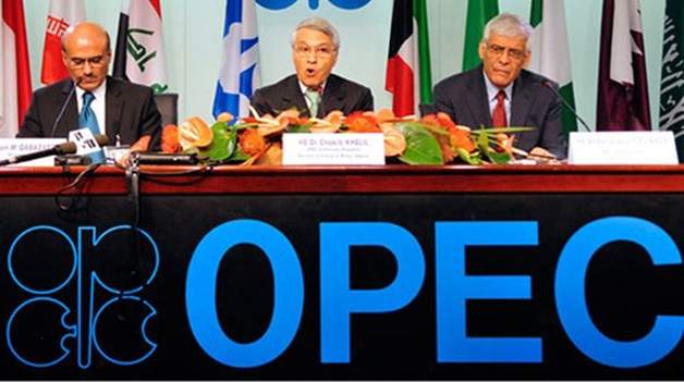 Dầu ít thay đổi khi các nhà đầu tư chờ đợi quyết định của OPEC +