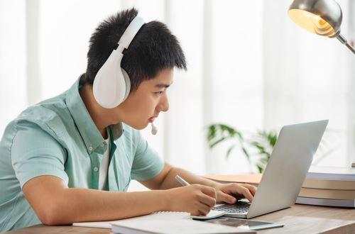 在线教育“深水战”：行业洗牌不断加剧 盈利难题仍待解