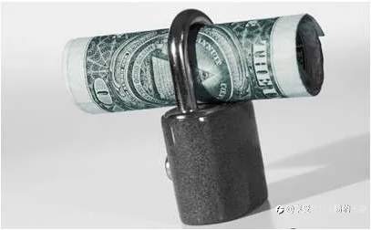 千万别再这样做...谨记“锁仓容易解仓难”。