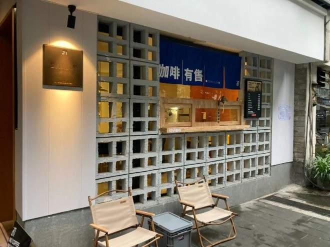 星巴克气氛组火了，锚定打工人的“办公室咖啡馆”有钱途吗？