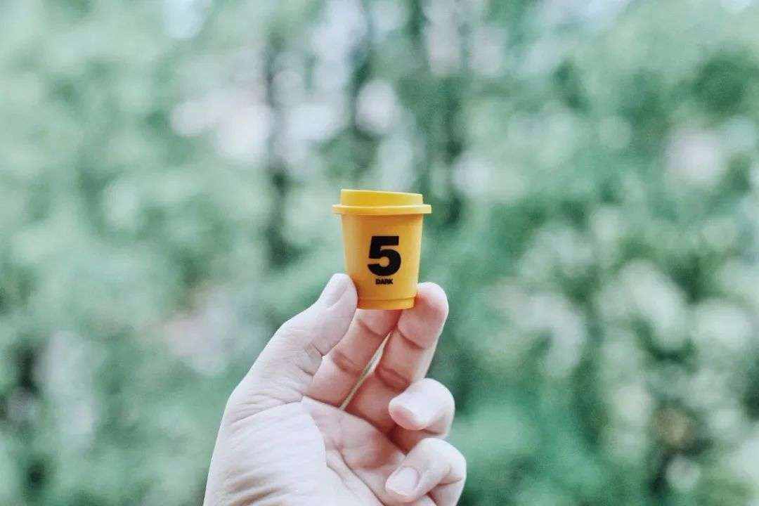 和咖啡巨头炒CP，这一回资本终于弱势了！