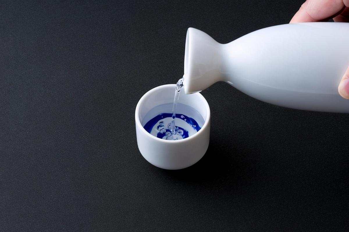 白酒集体沦陷！茅台市值三天蒸发4268亿！酱香型科技不香了？