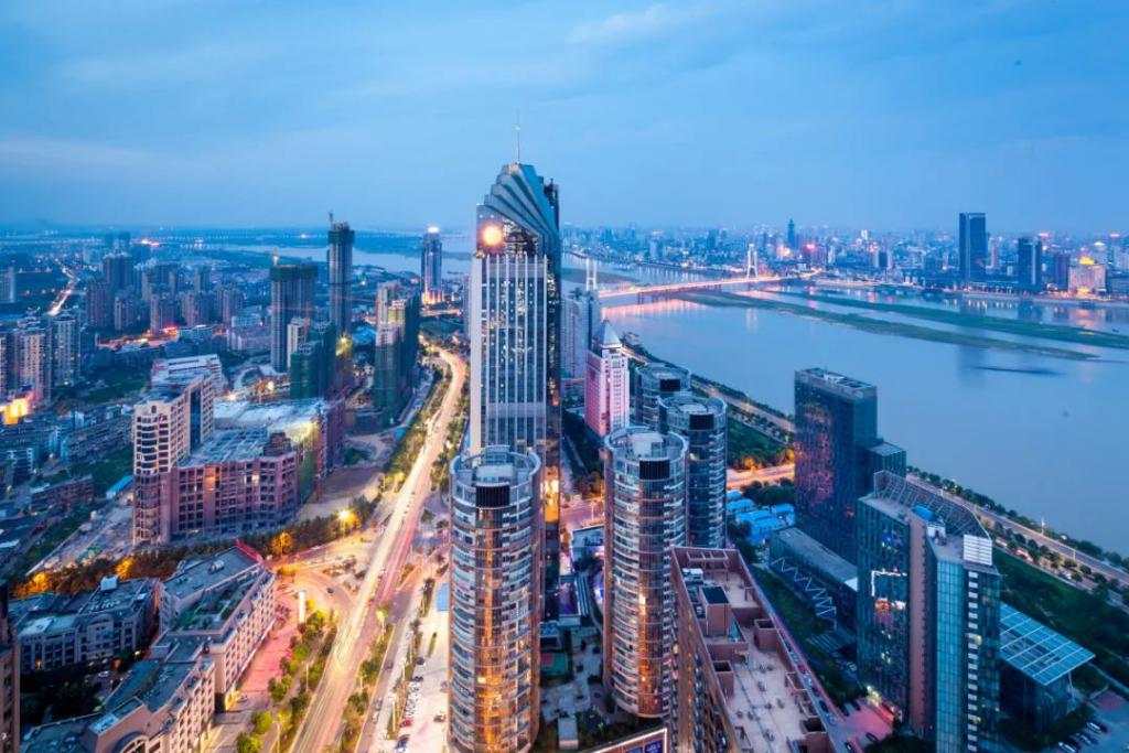 全国房价最高的城市，一夜被打回原形