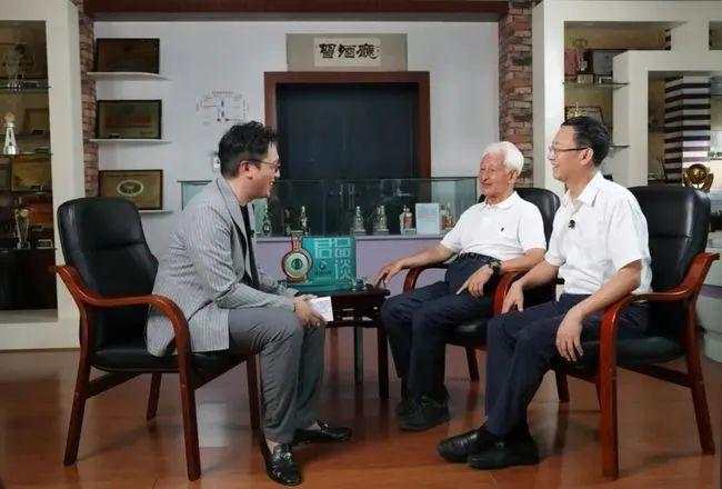 茅台向年轻人下手,网友:5万亿市值稳了?
