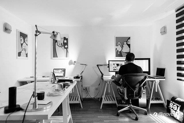 Which is more effective: technical analysis or fundamental analysis?