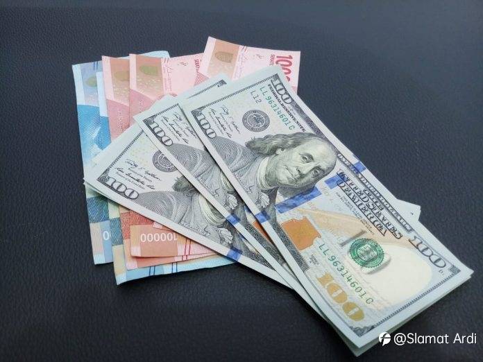 Rupiah Selasa Pagi Melemah ke Rp14.500/USD, Dollar di Asia Menanjak Terbatas Menjelang the Fed