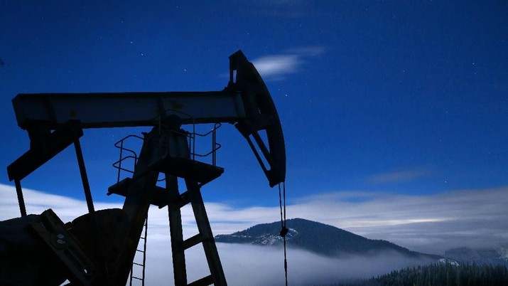 AS & Eropa Pelan-pelan Buka Lockdown, Minyak Dekati US$ 70