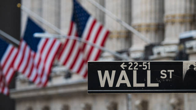 Wall Street Merosot, Investor Menanti Pengumuman Laju Inflasi AS