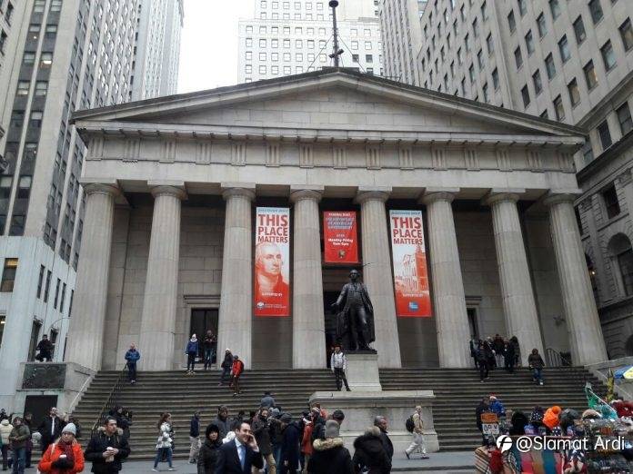 Bursa Wall Street Mixed; Nasdaq Cetak Rekor Tertinggi dan Dow Jones Terendah 1 Bulan
