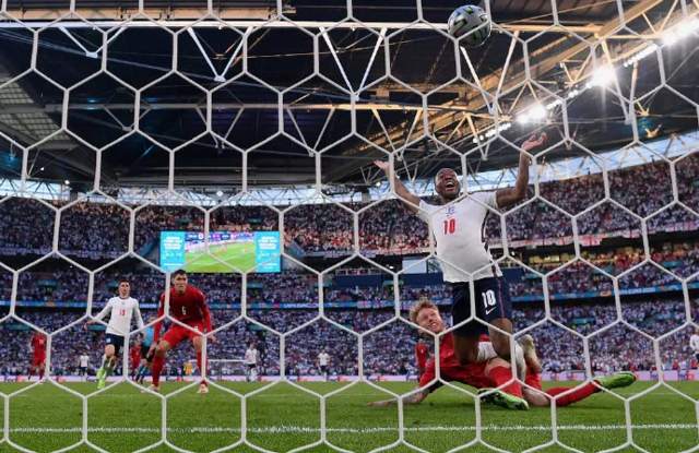 足球“回家”了？英格兰要感谢斯特林，交易员要小心“斯特林”？