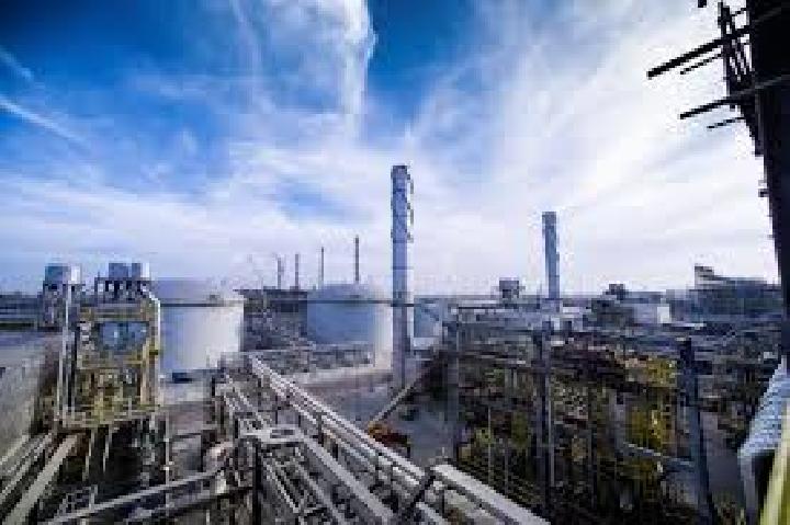 Harga Minyak Turun 2 Persen, Arab Saudi dan UEA Kompromi Pasokan