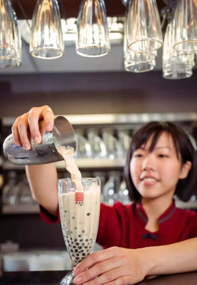 奶茶里的资本战争