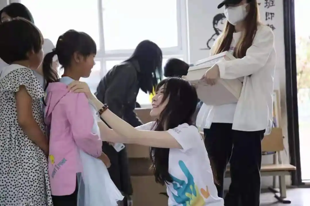雅居乐传承陈卓林教育星火，以童趣照亮乡村儿童前行之路