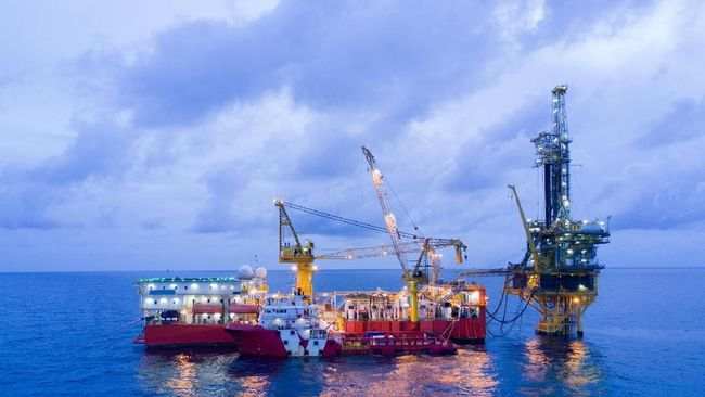 Lonjakan Kasus Covid di AS Tekan Harga Minyak