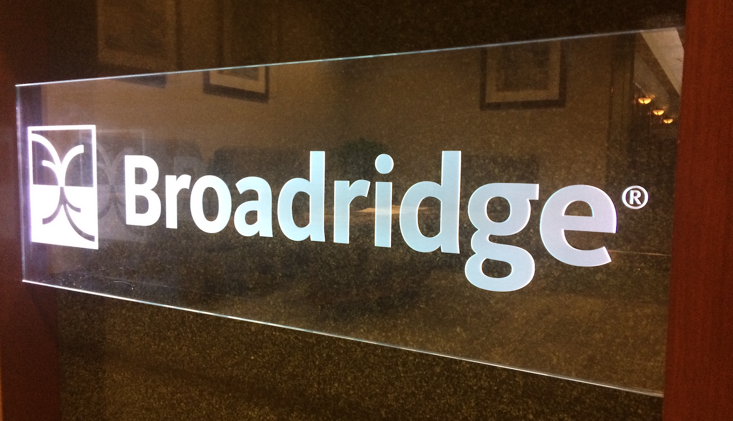 Broadridge报告2021财年第四季度营收增长12%