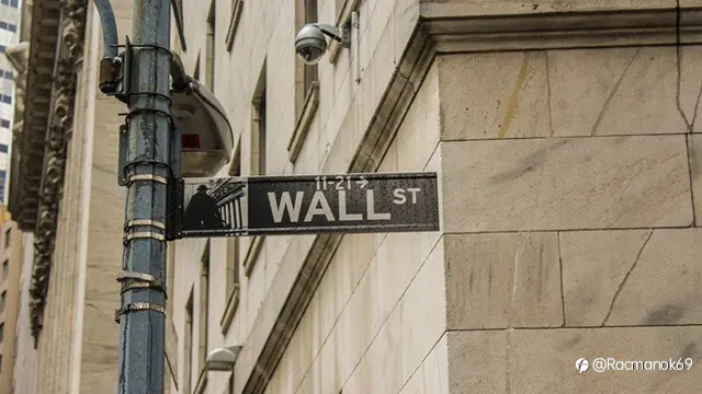 Wall Street Menguat ke Rekor Tertinggi Walaupun Saham Facebook Turun Lebih dari 5%