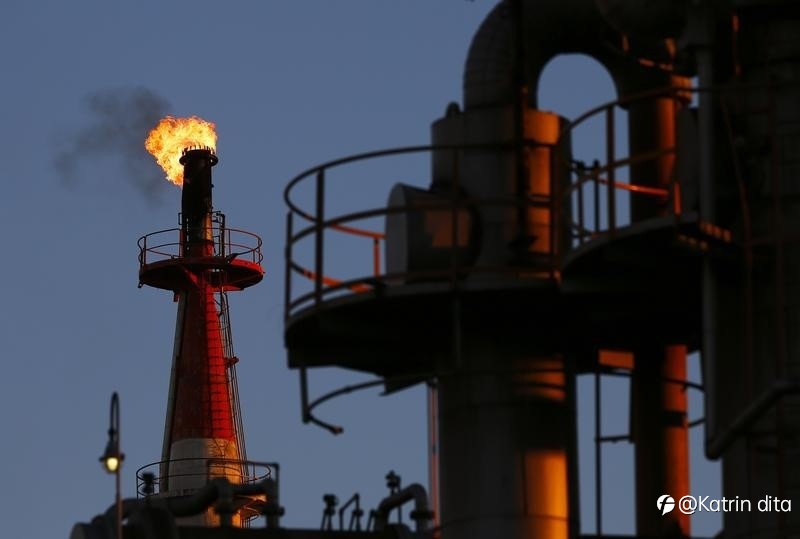 Pada Jam Perdagangan Asia, Futures Minyak Mentah Lebih Rendah