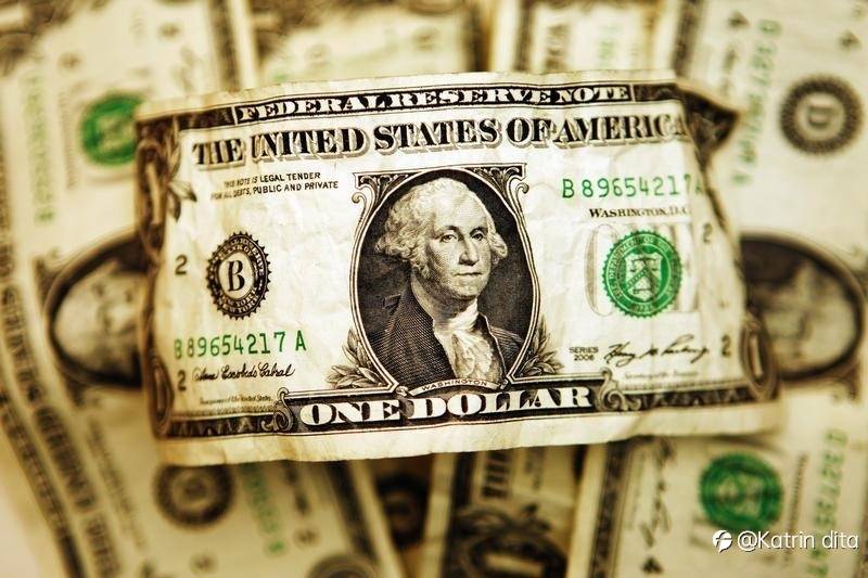 Pasca Rilis Data Ekonomi Nan Lemah, Dolar AS Makin Bergerak Turun