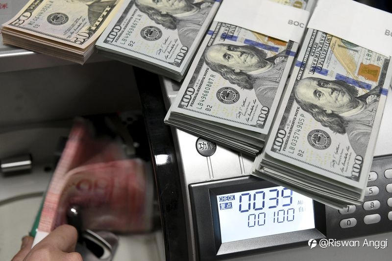 Penurunan Dua Minggu Berturut, Dolar AS Bergerak Turun
