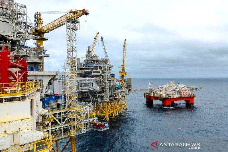 Harga minyak ditutup beragam, Brent turun dan WTI naik
