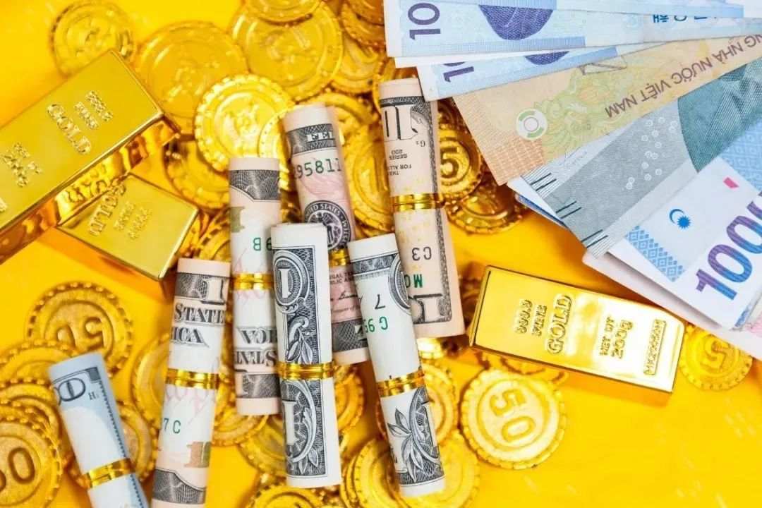美元强势挤压黄金上行空间，三大因素或启动金价“过山车之旅”