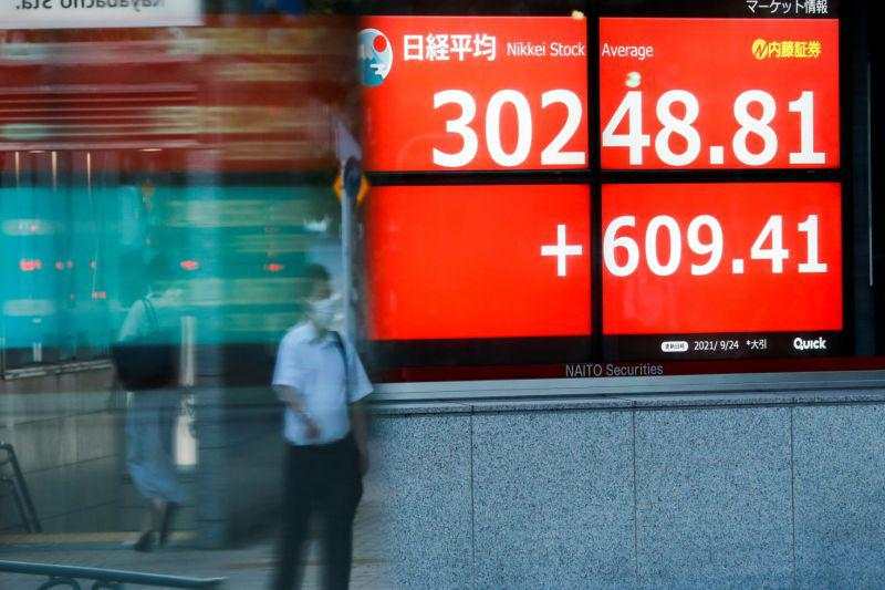Indeks Nikkei turun tajam terseret saham Toyota dan Sony