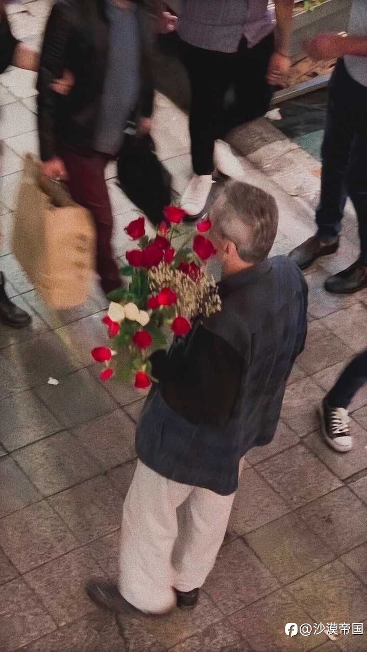 股神巴菲特为什么还在用翻盖手机?