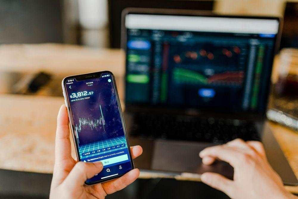 OJK Peringatkan Influencer, Binary Option Tidak Punya Izin!