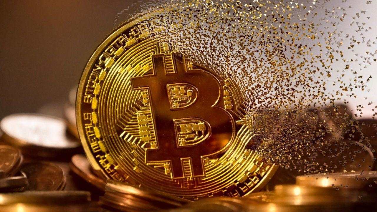 Bitcoin Anjlok ke $34.500 saat Rusia Menyerang Ukraina