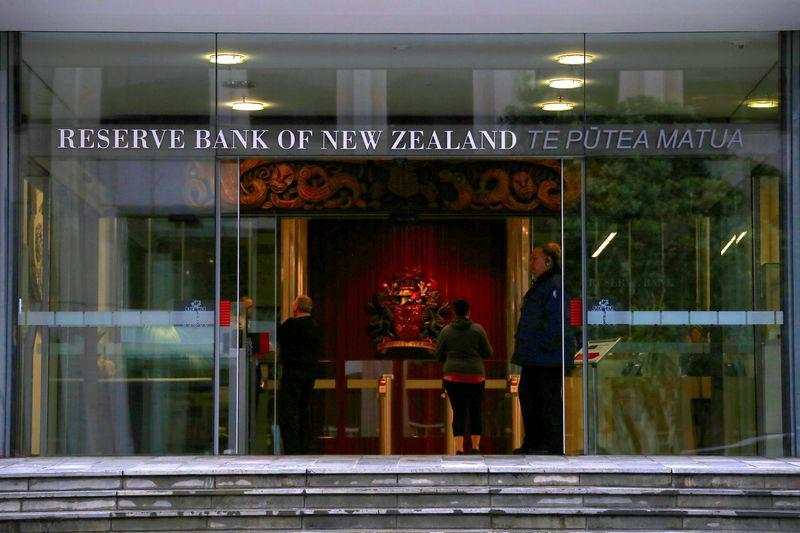 Bank sentral Selandia Baru naikkan suku bunga, berencana jual obligasi