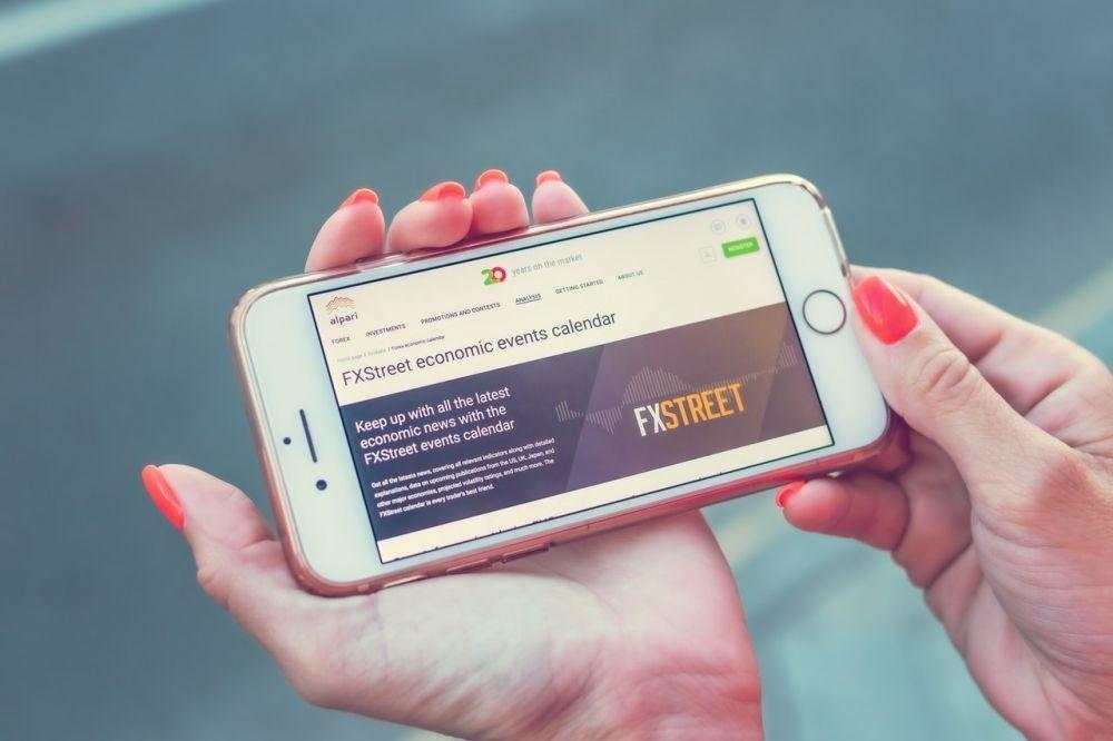 OJK Peringatkan Influencer, Binary Option Tidak Punya Izin!