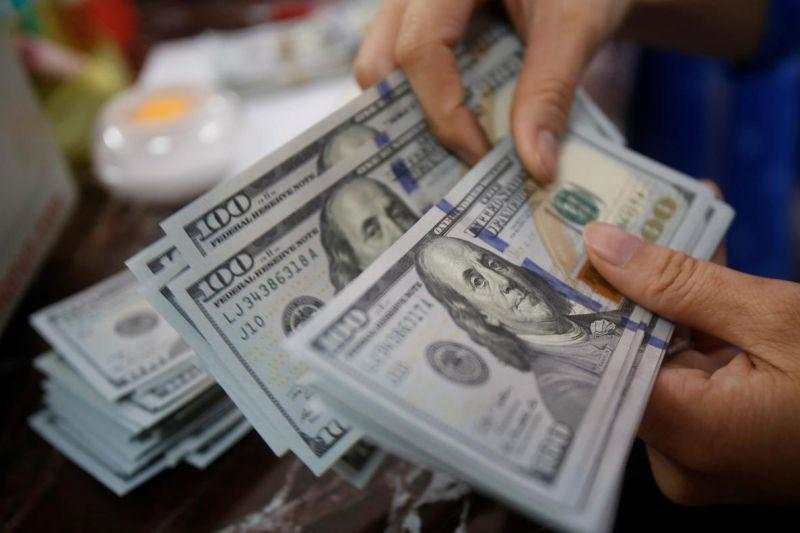 Dolar menguat, dipicu The Fed sebut perlu lebih agresif atasi inflasi