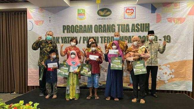 Jababeka Gandeng Dinsos Kabupaten Bekasi Berikan Santunan ke Anak Yatim Piatu Korban Covid-19