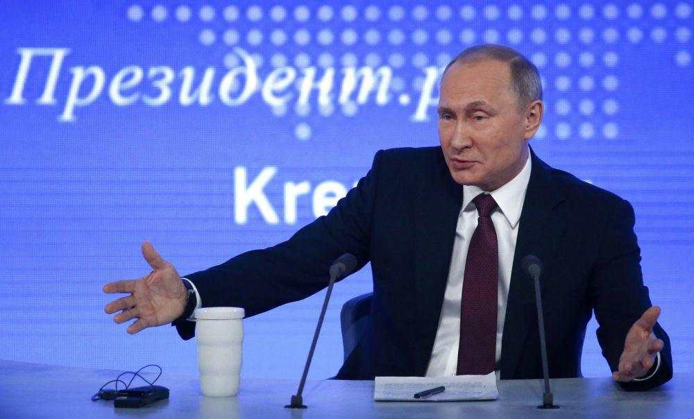 Ekonomi Goncang, Putin Teken Dekret Kebijakan Baru