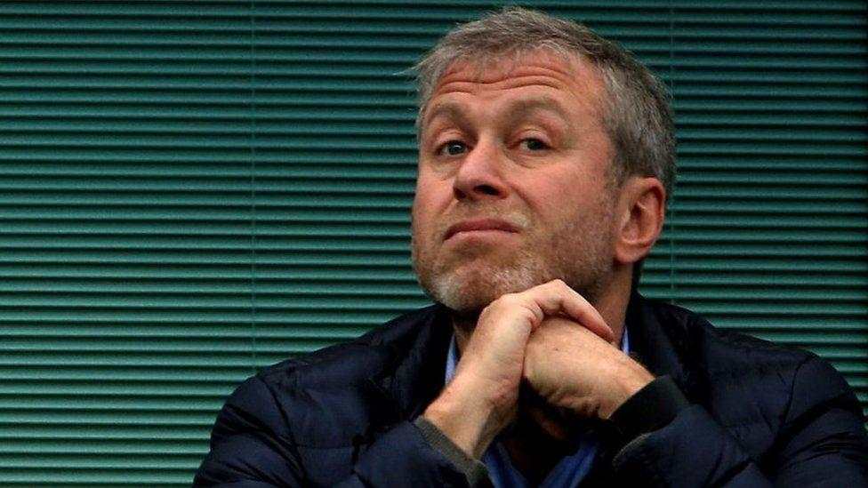 Tin nóng tài chính đầu ngày 29/03 - Tỷ phú Roman Abramovich nghi bị đầu độc trong cuộc đàm phán chấm dứt chiến tranh ở Ukraine