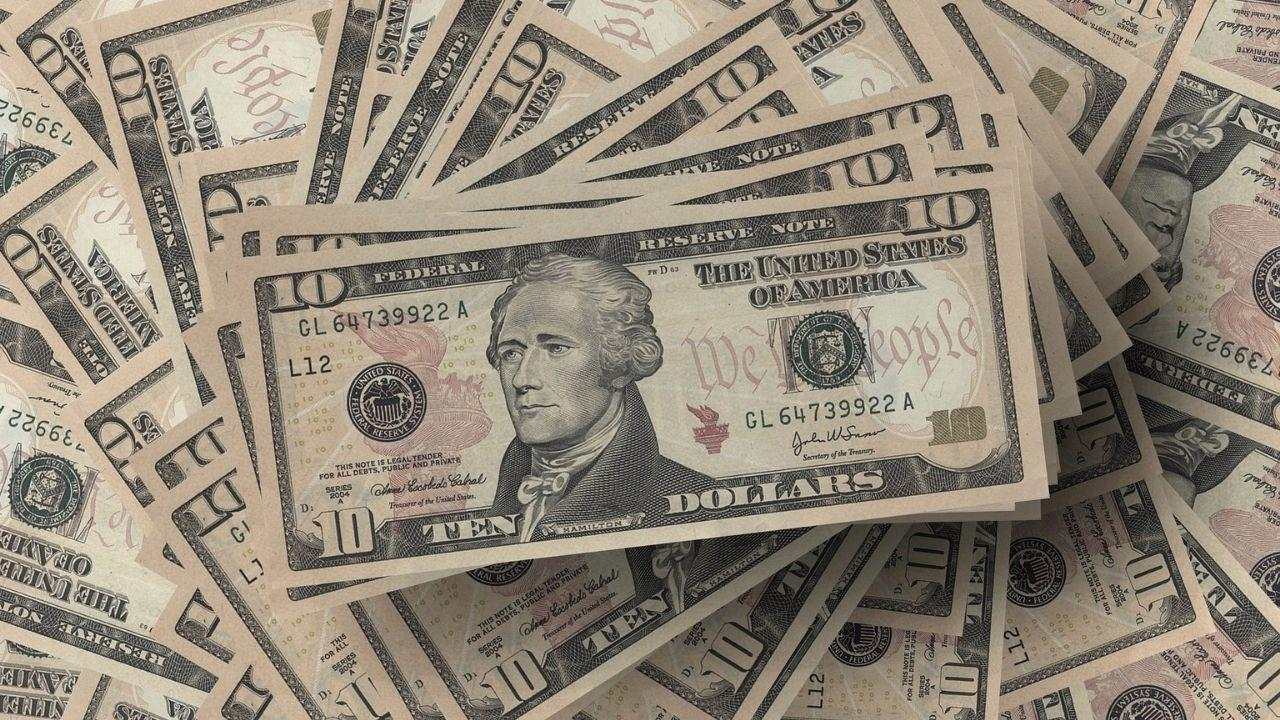 Dolar AS Melesat, Investor Hitung Dampak Invasi Rusia ke Ukraina
