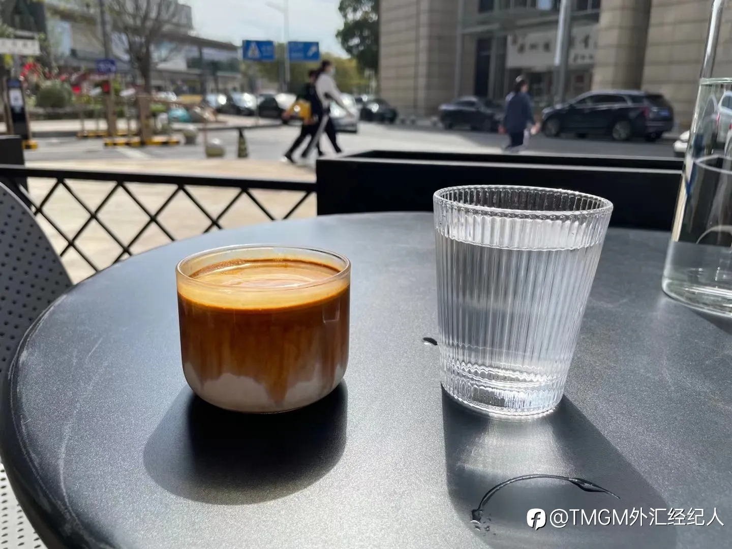 feed image