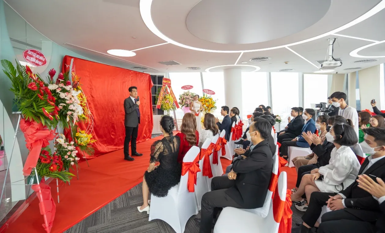 DCFX chính thức khai trương vào ngày 26 tháng 4 tại Thành phố Hồ Chí Minh, Việt Nam