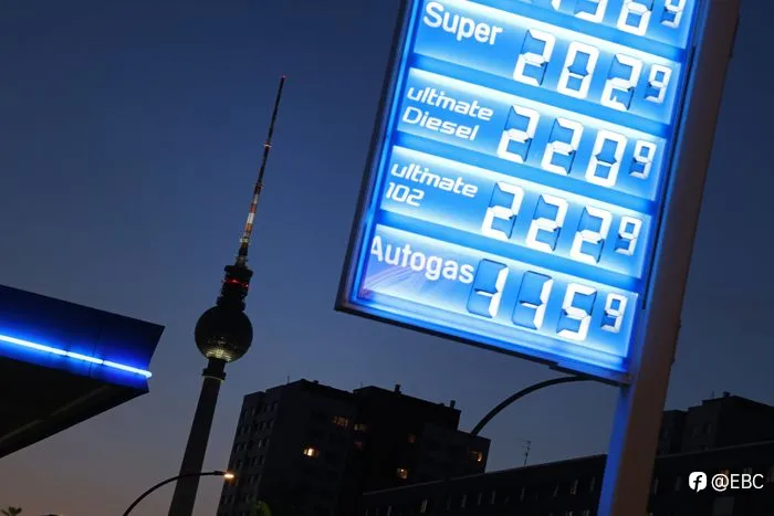 俄罗斯被OPEC+移出群聊,油价上冲120告败后回落