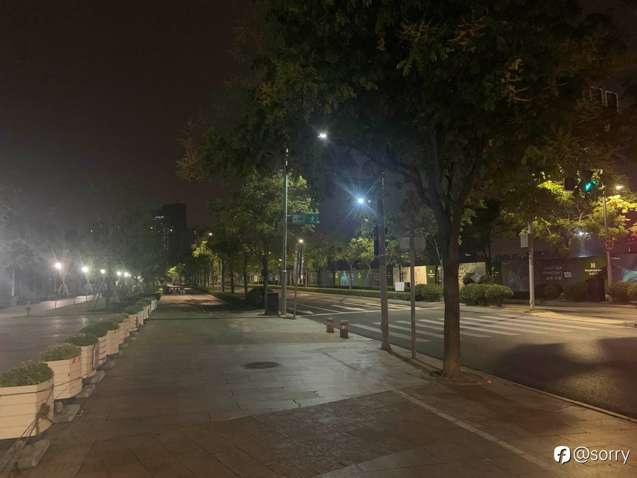 曾经热闹非凡的上海西岸金融城,如同我此刻的心一样,空落落的