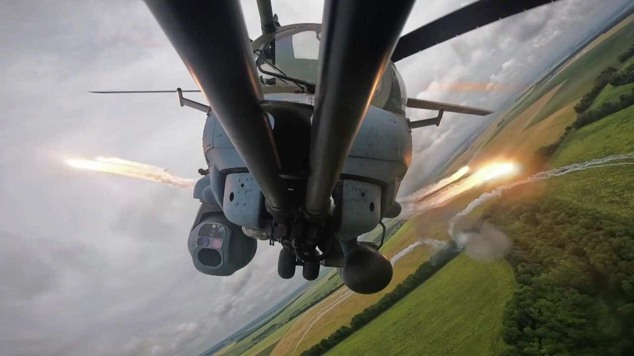 Nga điều trực thăng Mi-35 chặn đoàn xe quân sự Ukraine ở Kharkiv