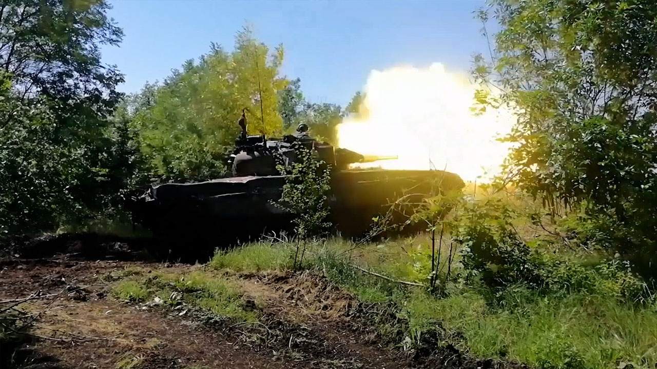 Nga lần đầu tung video cận cảnh tác chiến xe tăng ở Ukraine